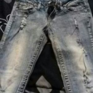 Amethyst size 5 distressed jeans